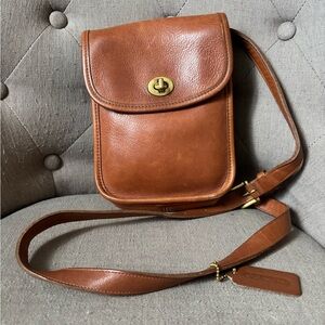 Vintage Coach Small Side Pack Crossbody Bag #9978 British Tan Leather